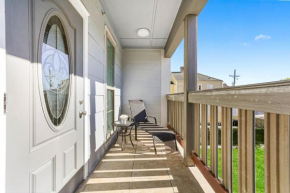 Baronne Street Spacious and Fully Furnished Condo